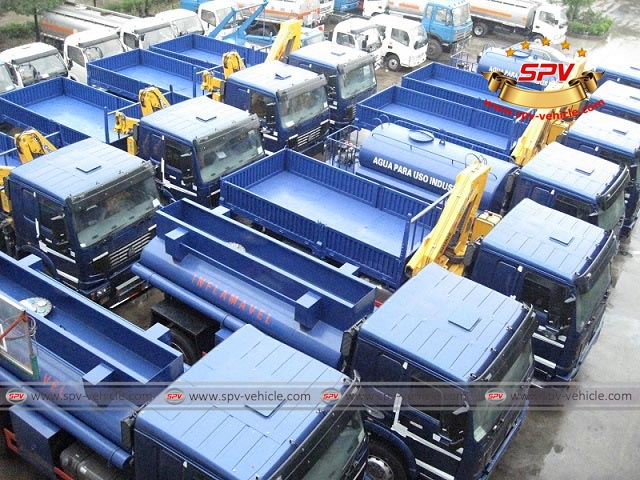 A lot of special vehicles - 4X4 fuel tanker, potable water tanker, industrial water tanker, truck mounted cranes