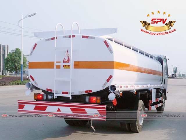 Rear right view of ISUZU fuel tank truck (9,000 liters)