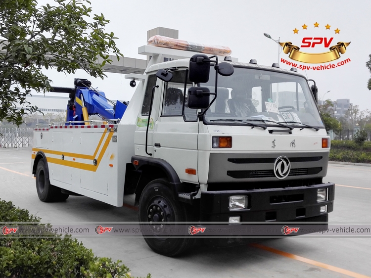 Big promotion of the Dongfeng Chassis brand wrecker tow truck at the end of the year.