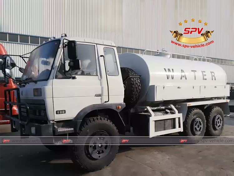 Best choice for tough road, 6X6 drive water tank trucks are shipping to Gambia on January 18th.