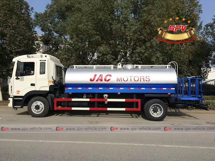 2 units of JAC water sprinkler trucks are shipping to Benin on Jan. 29th, 2016 from SPV