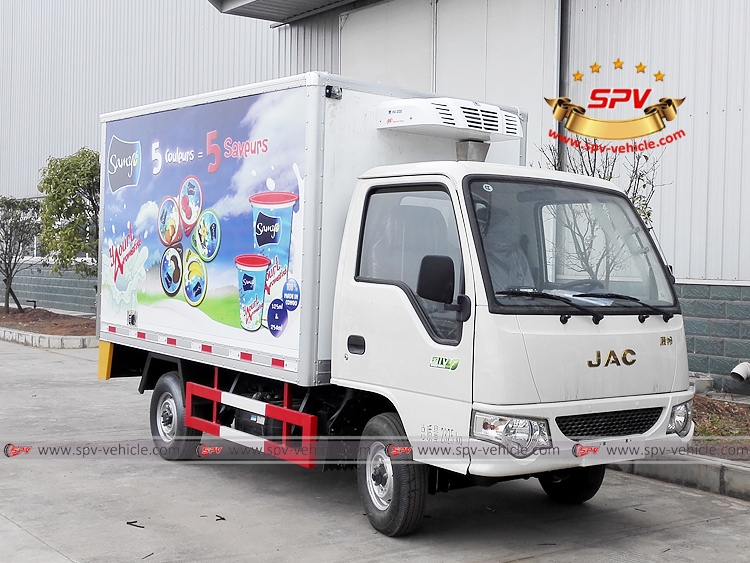One unit of JAC mini refrigerator truck is ready for Congo on May, 5. 2016