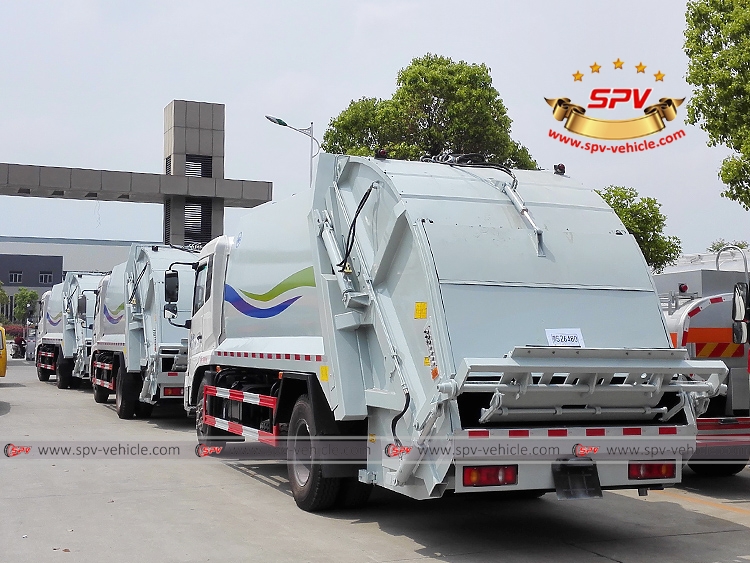 A sanitary department in Chongqing city ordered 4 units of garbage compactor trucks on May, 16.