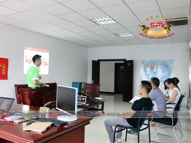 Sinotruk light chassis sales manager hold a small presentation for partial SPV overseas sales staff