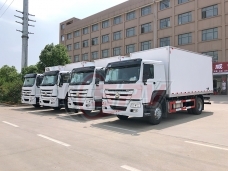 【May. 2019】To Latin America -3 units of Isothermal Van Truck Sinotruk(10 Tons)